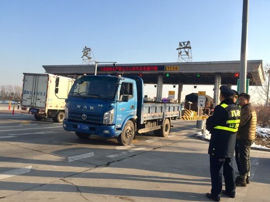 定兴站劝返一辆超限货车1.8.jpg