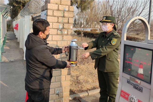 唐津高速唐山南站：隔离司机不隔离服务1.jpg