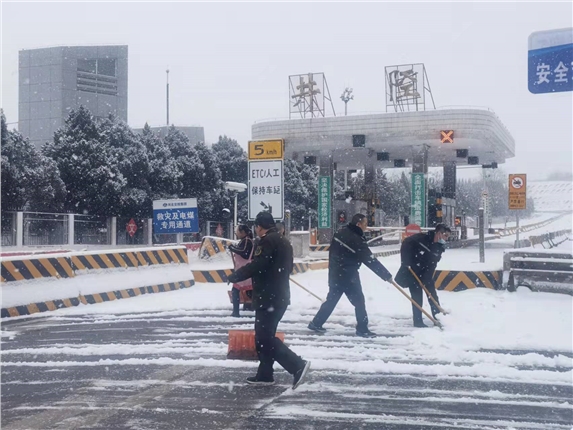 井陉站除雪保畅通_副本.jpg