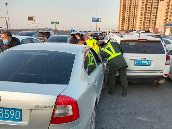 助力司乘伸援手  路警合力解难题 图.png